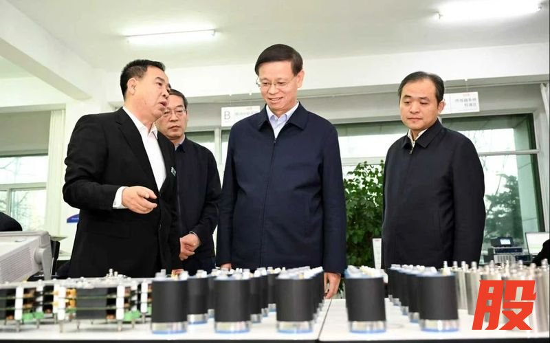 许昆林到丹东东方测控集团，了解自主创新等情况。